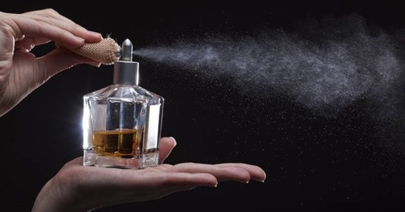 Factors Affecting The Longevity Of Perfume On Clothes