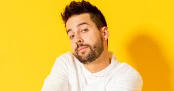 how old is John Crist